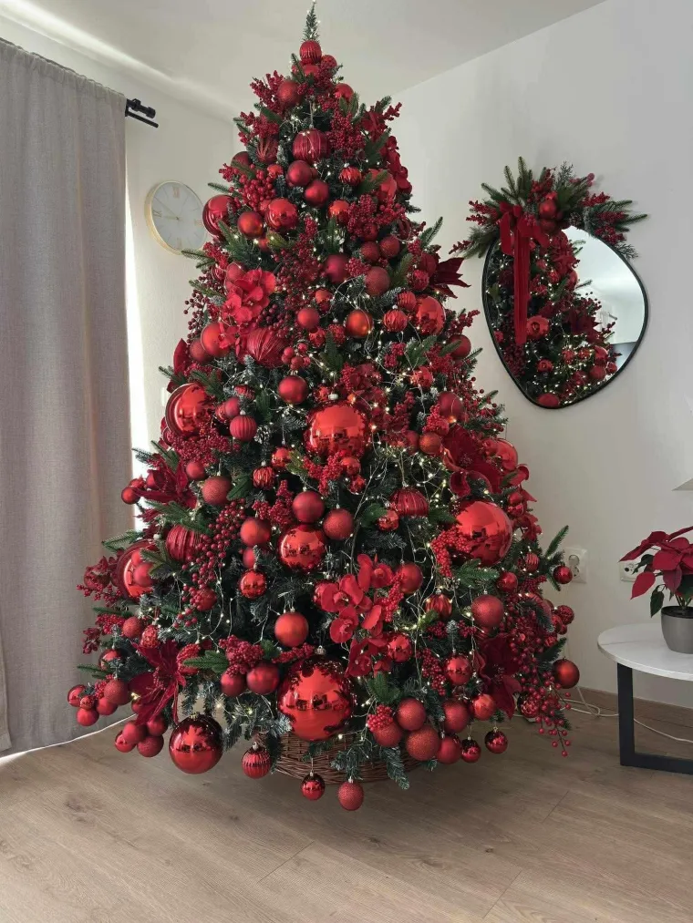 Utrka za najljep&scaron;u božićnu jelku uzela je maha: Zbog ovih 50 žiri je na pravim mukama