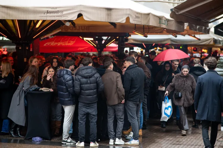 &Scaron;pica na Badnjak vrvi ljepoticama: Bunde, ki&scaron;obrani i odlična atmosfera