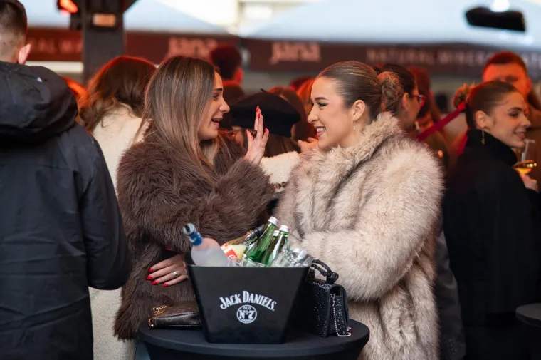 &Scaron;pica na Badnjak vrvi ljepoticama: Bunde, ki&scaron;obrani i odlična atmosfera