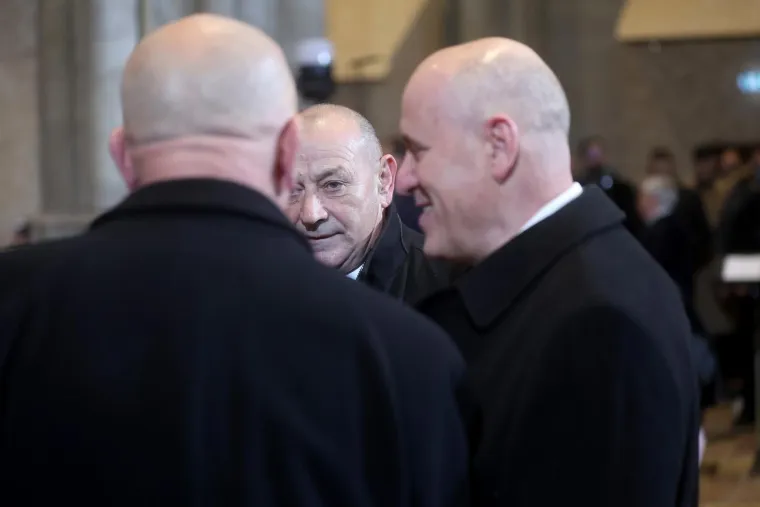 Prizori polnoćke u obnovljenoj Zagrebačkoj katedrali: Pogledajte tko je od političara bio u prvim redovima