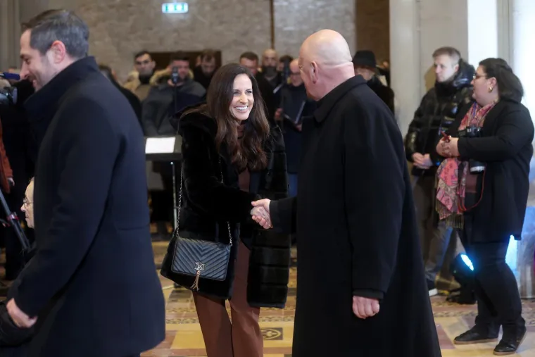 Prizori polnoćke u obnovljenoj Zagrebačkoj katedrali: Pogledajte tko je od političara bio u prvim redovima