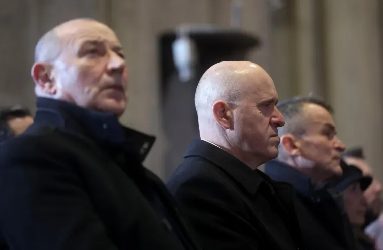 Prizori polnoćke u obnovljenoj Zagrebačkoj katedrali: Pogledajte tko je od političara bio u prvim redovima