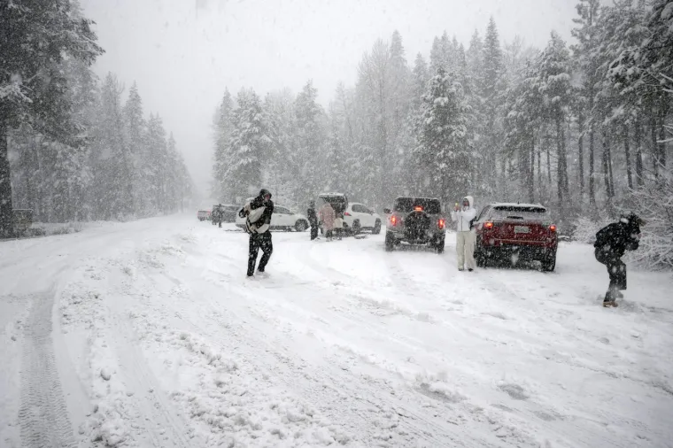 Probudili se okovani snijegom i pod vodom: Pogodio ih je fenomen 'atmosferske rijeke'