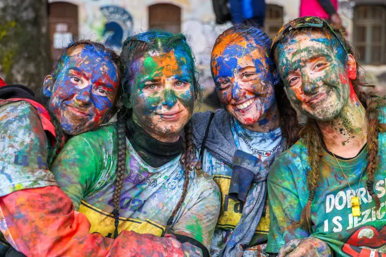 Neke će vas rasplakati, a neke nasmijati: Top fotografije koje su obilježile 2025. godinu!