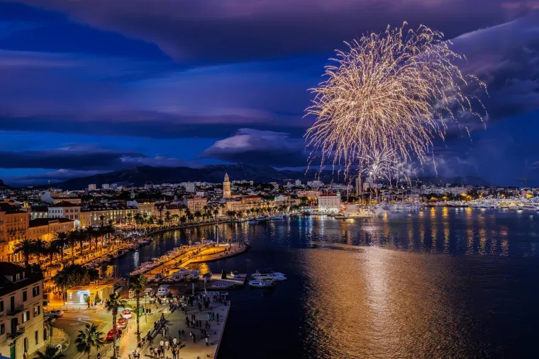 Neke će vas rasplakati, a neke nasmijati: Top fotografije koje su obilježile 2025. godinu!