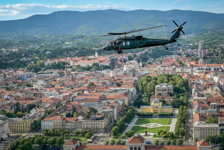 Neke će vas rasplakati, a neke nasmijati: Top fotografije koje su obilježile 2025. godinu!