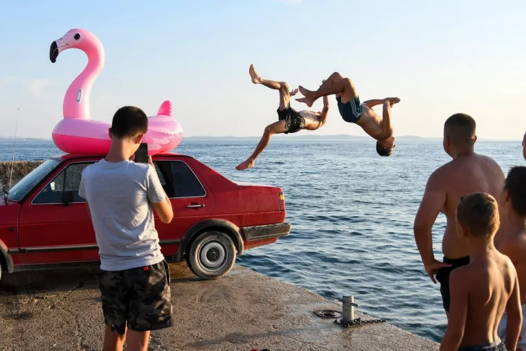 Neke će vas rasplakati, a neke nasmijati: Top fotografije koje su obilježile 2025. godinu!