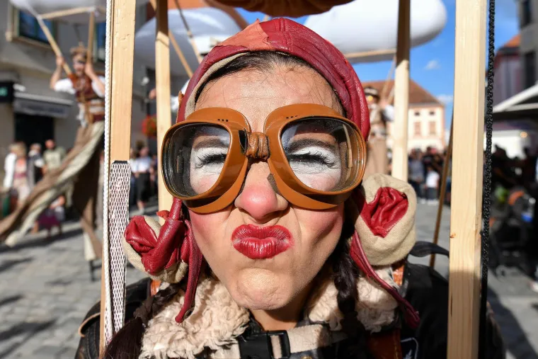 Neke će vas rasplakati, a neke nasmijati: Top fotografije koje su obilježile 2025. godinu!