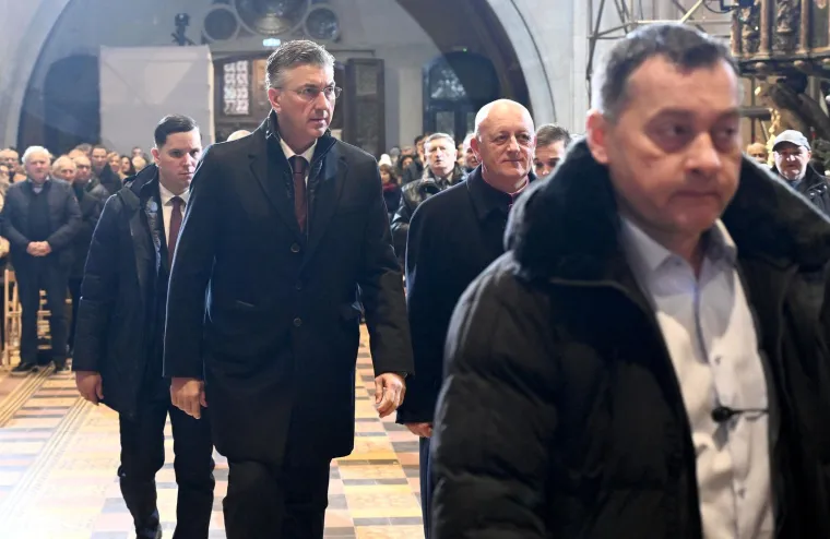 Plenkovićevi ljudi i krema HDZ-a na misi u Katedrali: Kutle&scaron;a uputio važnu poruku Hrvatima