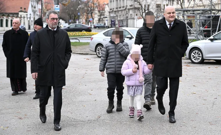 Plenkovićevi ljudi i krema HDZ-a na misi u Katedrali: Kutle&scaron;a uputio važnu poruku Hrvatima