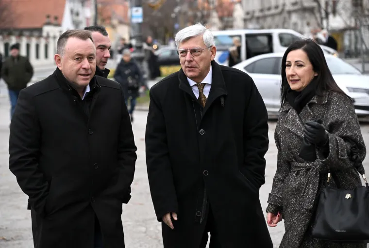 Plenkovićevi ljudi i krema HDZ-a na misi u Katedrali: Kutle&scaron;a uputio važnu poruku Hrvatima