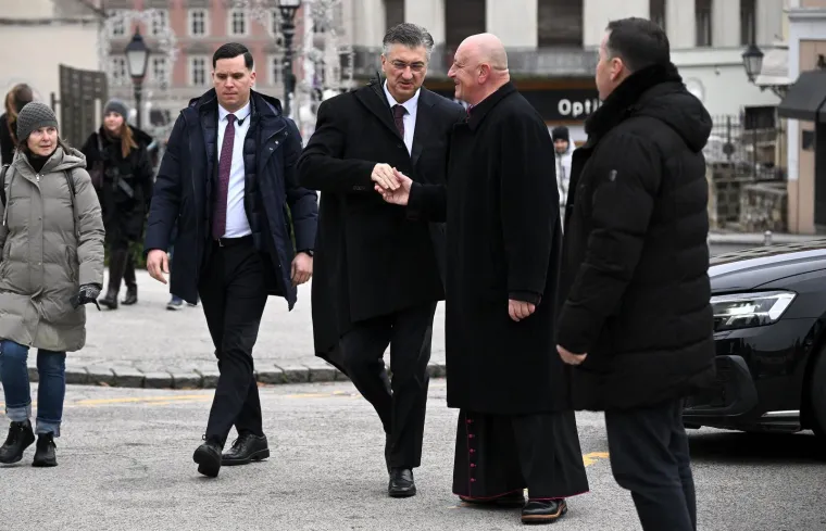 Plenkovićevi ljudi i krema HDZ-a na misi u Katedrali: Kutle&scaron;a uputio važnu poruku Hrvatima