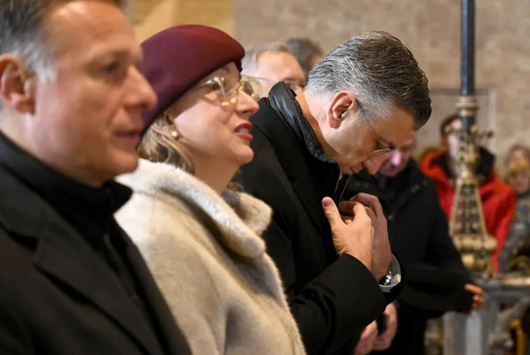 Plenkovićevi ljudi i krema HDZ-a na misi u Katedrali: Kutle&scaron;a uputio važnu poruku Hrvatima
