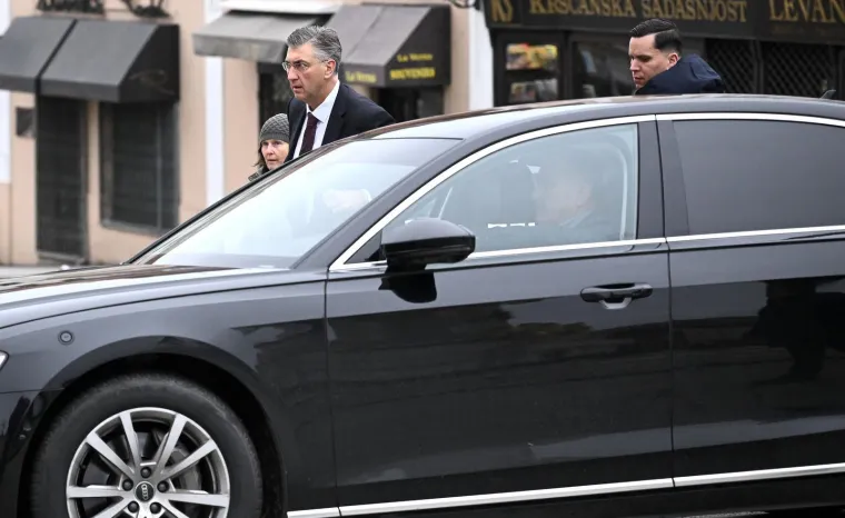 Plenkovićevi ljudi i krema HDZ-a na misi u Katedrali: Kutle&scaron;a uputio važnu poruku Hrvatima