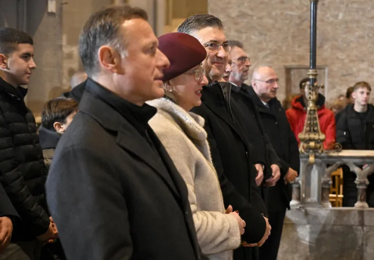 Plenkovićevi ljudi i krema HDZ-a na misi u Katedrali: Kutle&scaron;a uputio važnu poruku Hrvatima