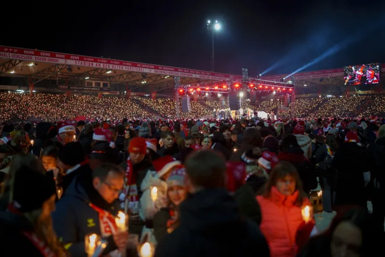 Skoro 30 tisuća ljudi do&scaron;lo na stadion uoči Božića, sada svi pričaju o onome &scaron;to su radili