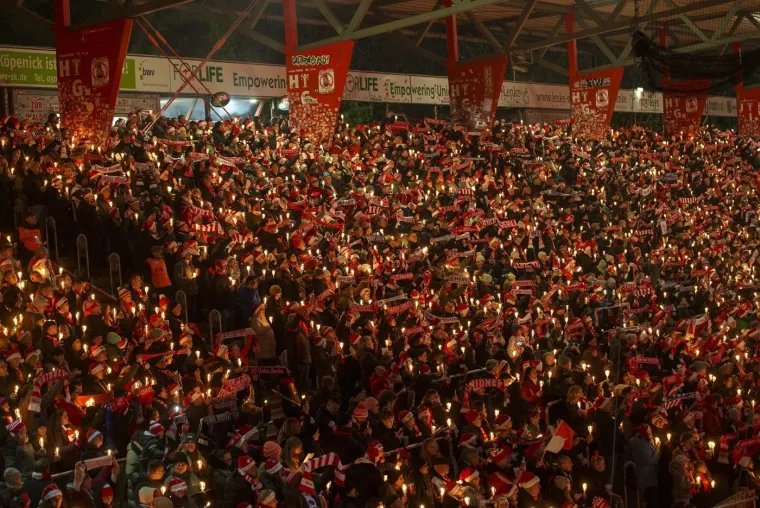 Skoro 30 tisuća ljudi do&scaron;lo na stadion uoči Božića, sada svi pričaju o onome &scaron;to su radili
