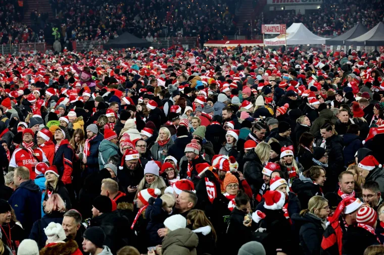 Skoro 30 tisuća ljudi do&scaron;lo na stadion uoči Božića, sada svi pričaju o onome &scaron;to su radili