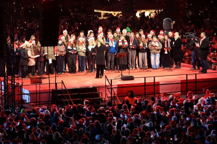 Skoro 30 tisuća ljudi do&scaron;lo na stadion uoči Božića, sada svi pričaju o onome &scaron;to su radili