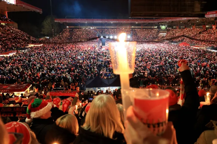 Skoro 30 tisuća ljudi do&scaron;lo na stadion uoči Božića, sada svi pričaju o onome &scaron;to su radili