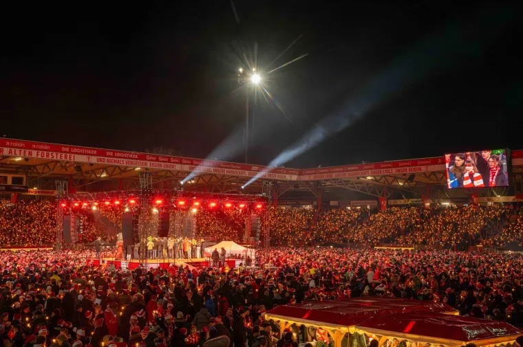 Skoro 30 tisuća ljudi do&scaron;lo na stadion uoči Božića, sada svi pričaju o onome &scaron;to su radili