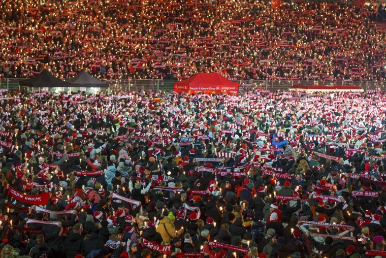 Skoro 30 tisuća ljudi do&scaron;lo na stadion uoči Božića, sada svi pričaju o onome &scaron;to su radili