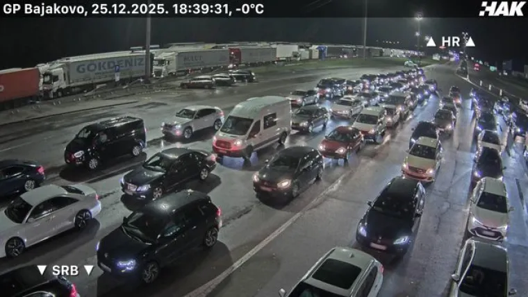 Zimski kaos na prometnicama! HAK upozorava na poledicu, a snijeg i dalje pada: Gužve na Bajakovu i Jasenovcu