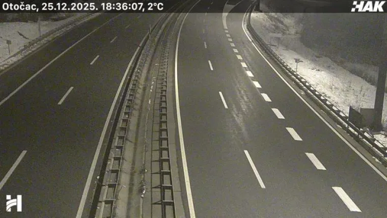 Zimski kaos na prometnicama! HAK upozorava na poledicu, a snijeg i dalje pada: Gužve na Bajakovu i Jasenovcu
