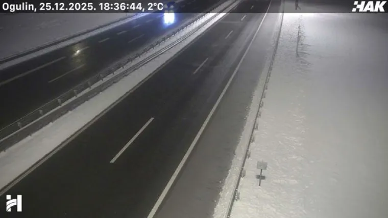 Zimski kaos na prometnicama! HAK upozorava na poledicu, a snijeg i dalje pada: Gužve na Bajakovu i Jasenovcu