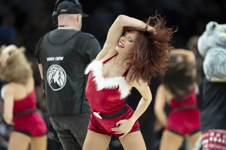 Cheerleadersice zapalile atmosferu, pojavio se Grinch i Vilenjak: Božić u NBA-u ne&scaron;to je posebno