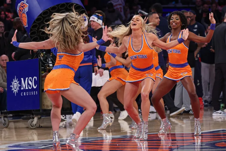 Cheerleadersice zapalile atmosferu, pojavio se Grinch i Vilenjak: Božić u NBA-u ne&scaron;to je posebno