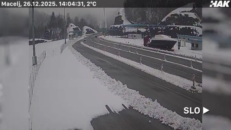 Nesreće na autocestama i zimski uvjeti, na granici se čeka i do pet sati