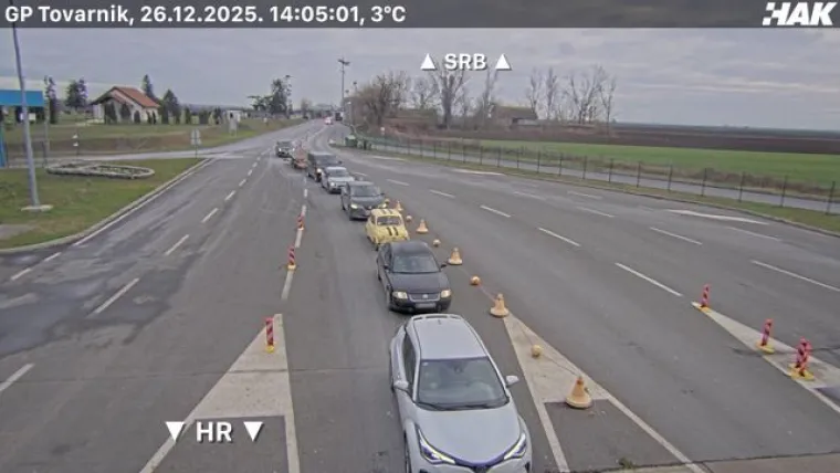 Nesreće na autocestama i zimski uvjeti, na granici se čeka i do pet sati