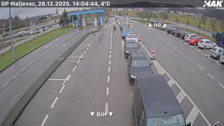 Nesreće na autocestama i zimski uvjeti, na granici se čeka i do pet sati