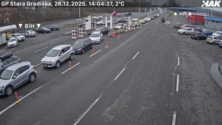 Nesreće na autocestama i zimski uvjeti, na granici se čeka i do pet sati