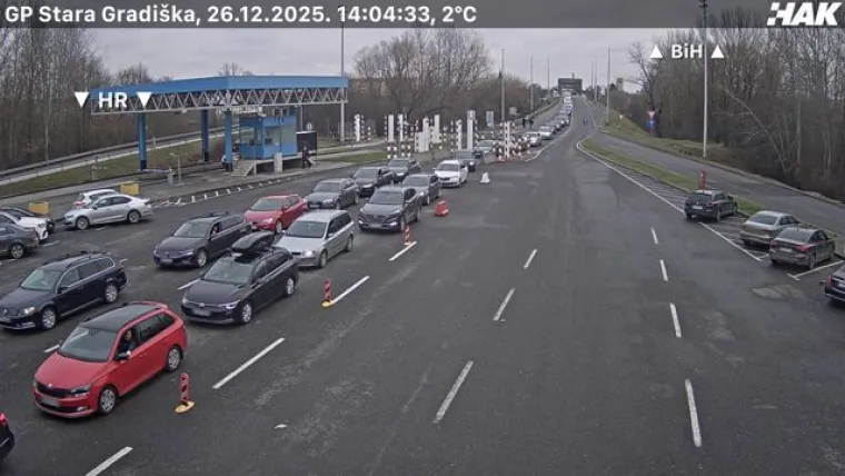 Nesreće na autocestama i zimski uvjeti, na granici se čeka i do pet sati