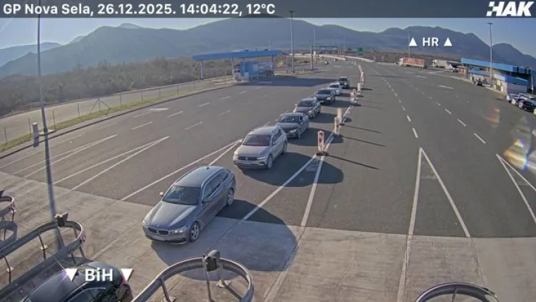 Nesreće na autocestama i zimski uvjeti, na granici se čeka i do pet sati