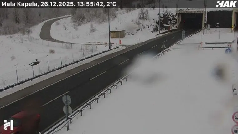 Nesreće na autocestama i zimski uvjeti, na granici se čeka i do pet sati