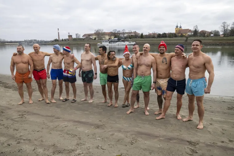 Zgodni lege pokazali mi&scaron;iće, pa se okupali u hladnoj Dravi i zaigrali picigin