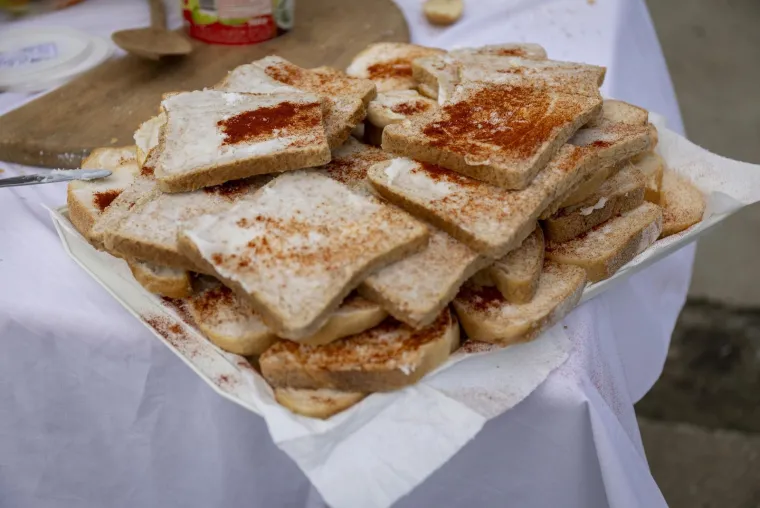 Zgodni lege pokazali mi&scaron;iće, pa se okupali u hladnoj Dravi i zaigrali picigin