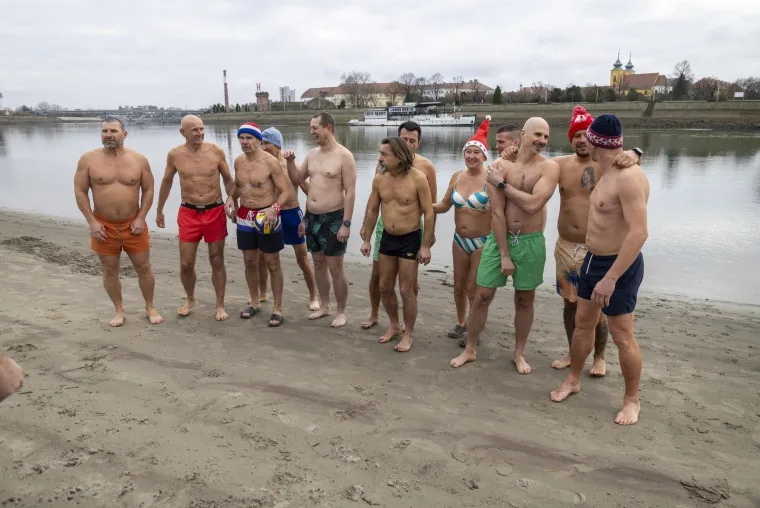 Zgodni lege pokazali mi&scaron;iće, pa se okupali u hladnoj Dravi i zaigrali picigin