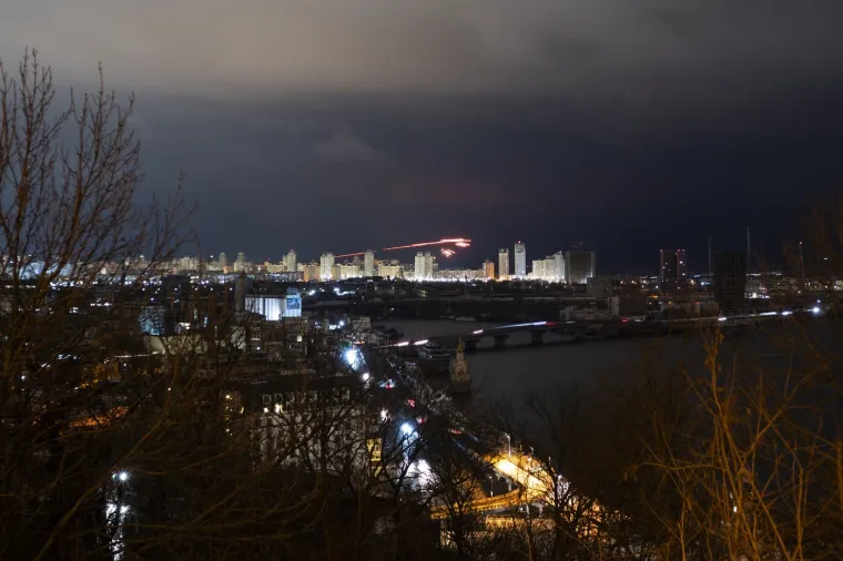 Kijev pod zračnom uzbunom vi&scaron;e od 10 sati: Rusi bez milosti udaraju projektilima i dronovima