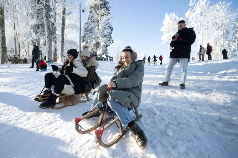 Božićna čarolija na Sljemenu! Zagrepčani uživali u snježnoj idili: Pogledajte fotografije