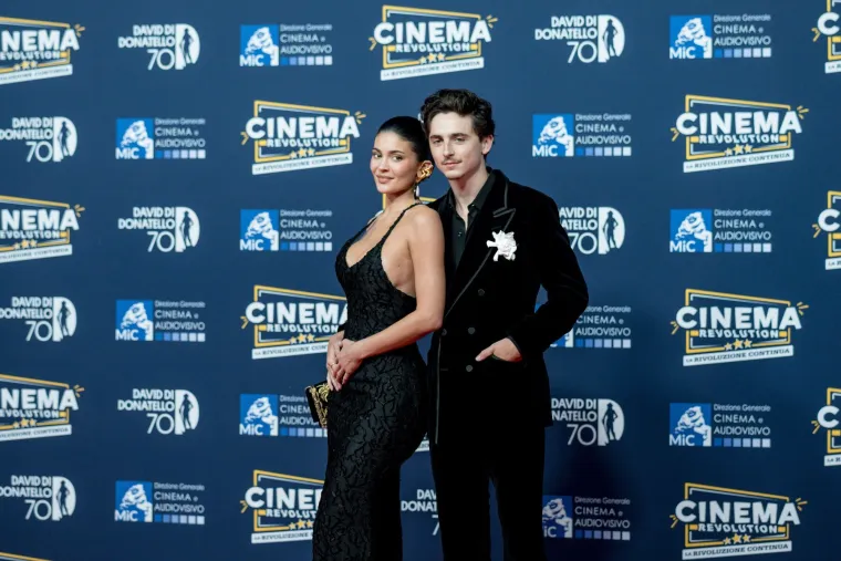 Samozatajni holivudski zavodnik u&scaron;ao je u tridesete, a u vezi je s poznatom 'Jennericom'