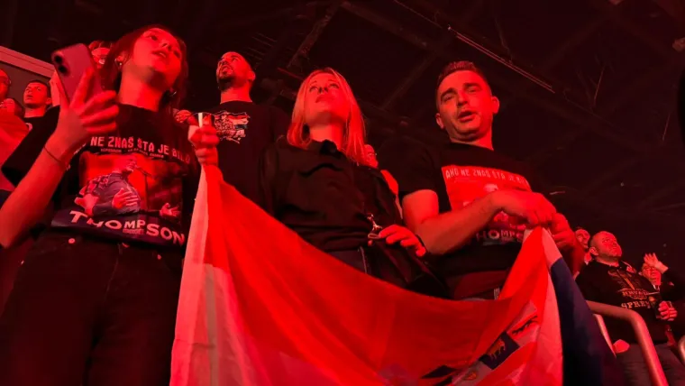 Krenulo je ludilo! Nakon Hipodroma, Thompson napunio i Arenu: Pogledajte uzavrelu atmosferu