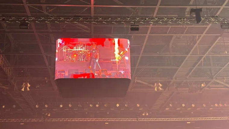 Krenulo je ludilo! Nakon Hipodroma, Thompson napunio i Arenu: Pogledajte uzavrelu atmosferu