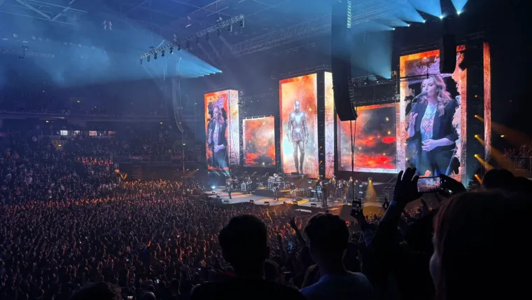 Krenulo je ludilo! Nakon Hipodroma, Thompson napunio i Arenu: Pogledajte uzavrelu atmosferu