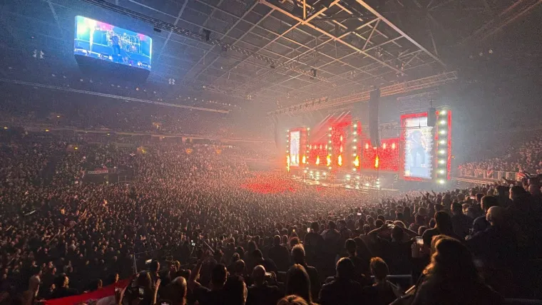 Krenulo je ludilo! Nakon Hipodroma, Thompson napunio i Arenu: Pogledajte uzavrelu atmosferu