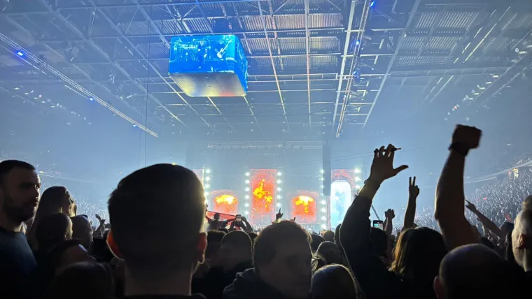 Krenulo je ludilo! Nakon Hipodroma, Thompson napunio i Arenu: Pogledajte uzavrelu atmosferu