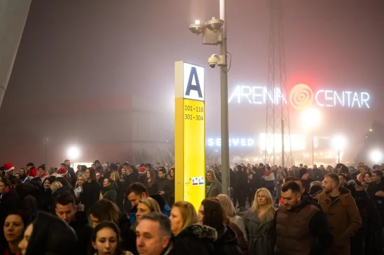 Krenulo je ludilo! Nakon Hipodroma, Thompson napunio i Arenu: Pogledajte uzavrelu atmosferu